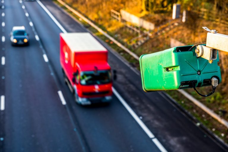 Automatische Nummernschilderkennung (ANPR) leicht gemacht durch Ushio Epitex LED-Technologie